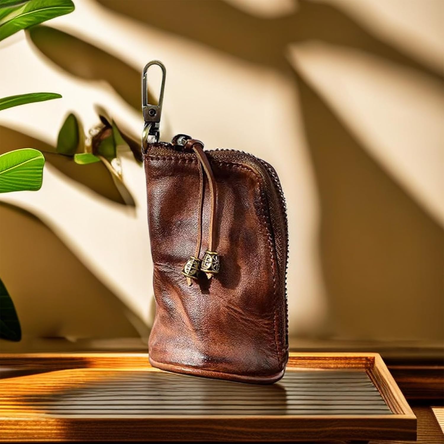 Zyuzles 中世レザージッパーコインポーチ、樽型ブラウンレザーキーチェーンコインポーチ、コインオーガナイザー、キーホルダーウォレ 栃木レザー  丸型ミニポーチ キーホルダー コインケース 00622 小銭入れ・コインケース bristlegrass 通販  12445730｜Creema(クリーマ)