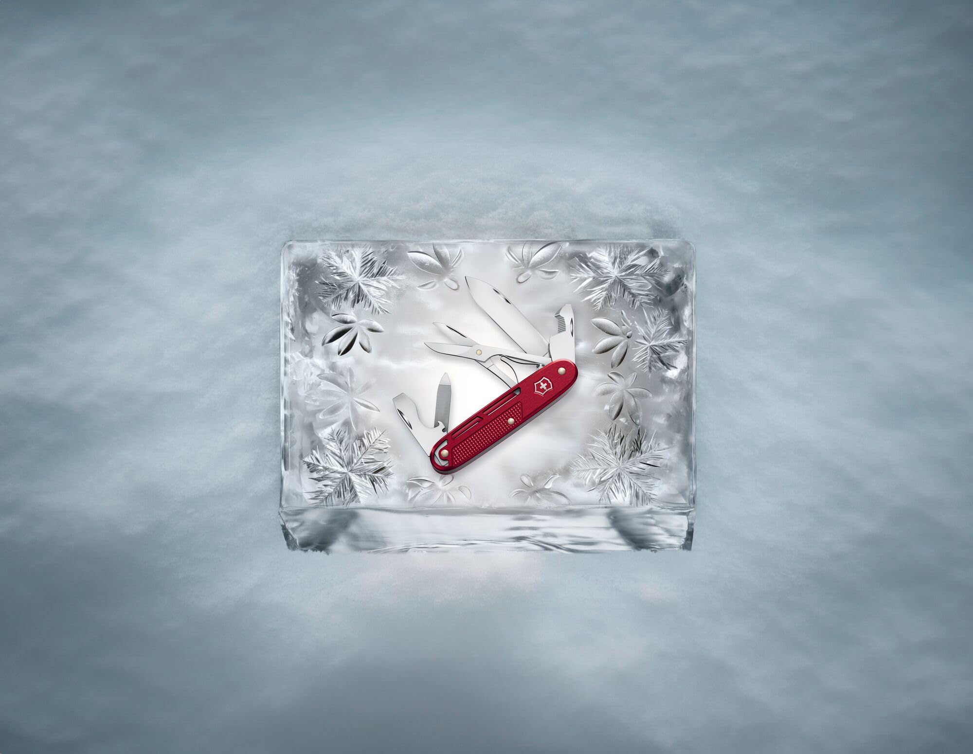 Victorinox Synergy X Alox Navaja Suiza – Navaja Multiuso, Multiherramienta de Acero Inoxidable para Trabajo, Uso Diario y Outdoor con Tijeras y Clip, Roja