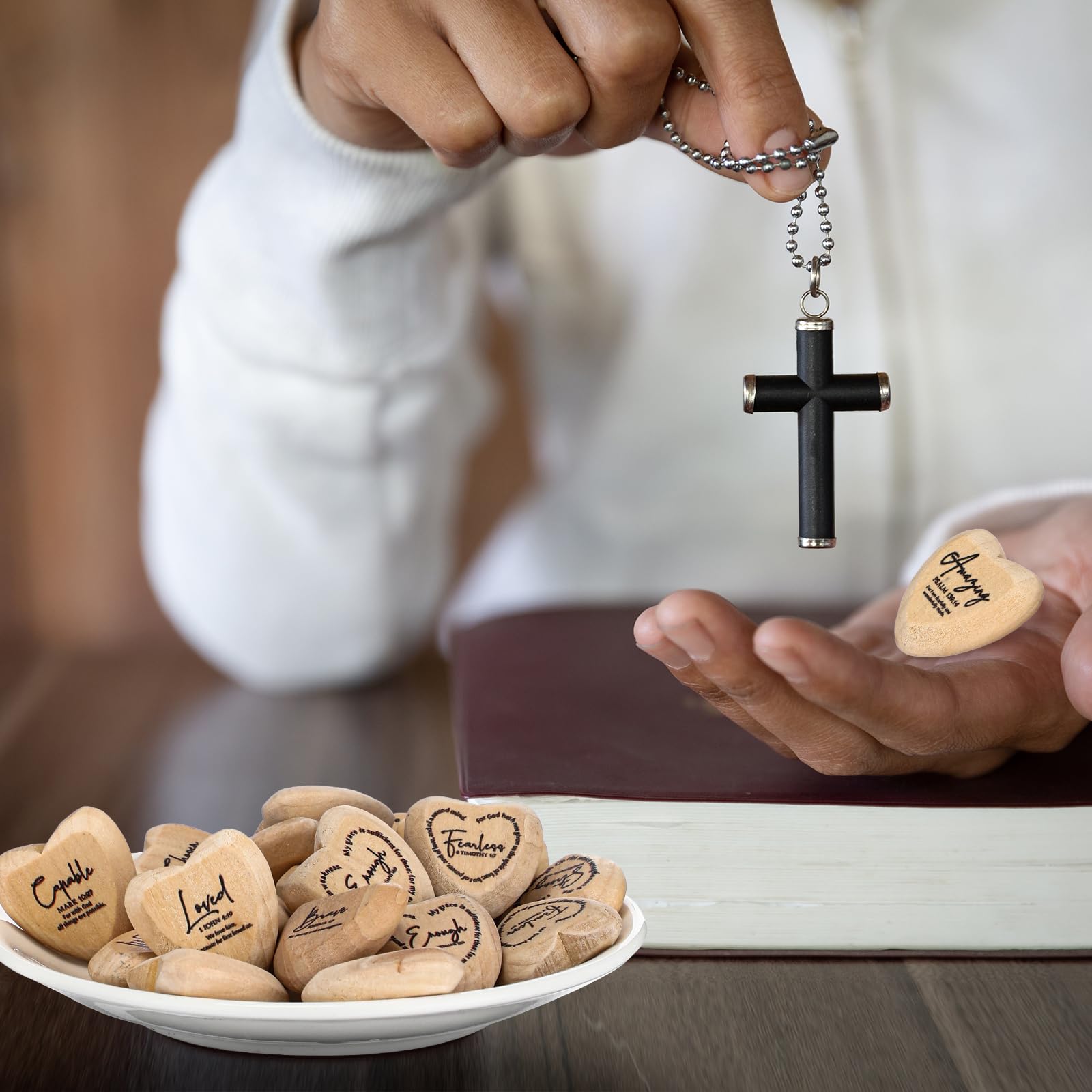 Geelin Christian Gift Religious Wooden Heart Tokens with Inspirational Bible Verses Pocket Hug for Father's Day Dad Women Men Friends Church Scripture Party Favor(Natural‌,72 Pcs)