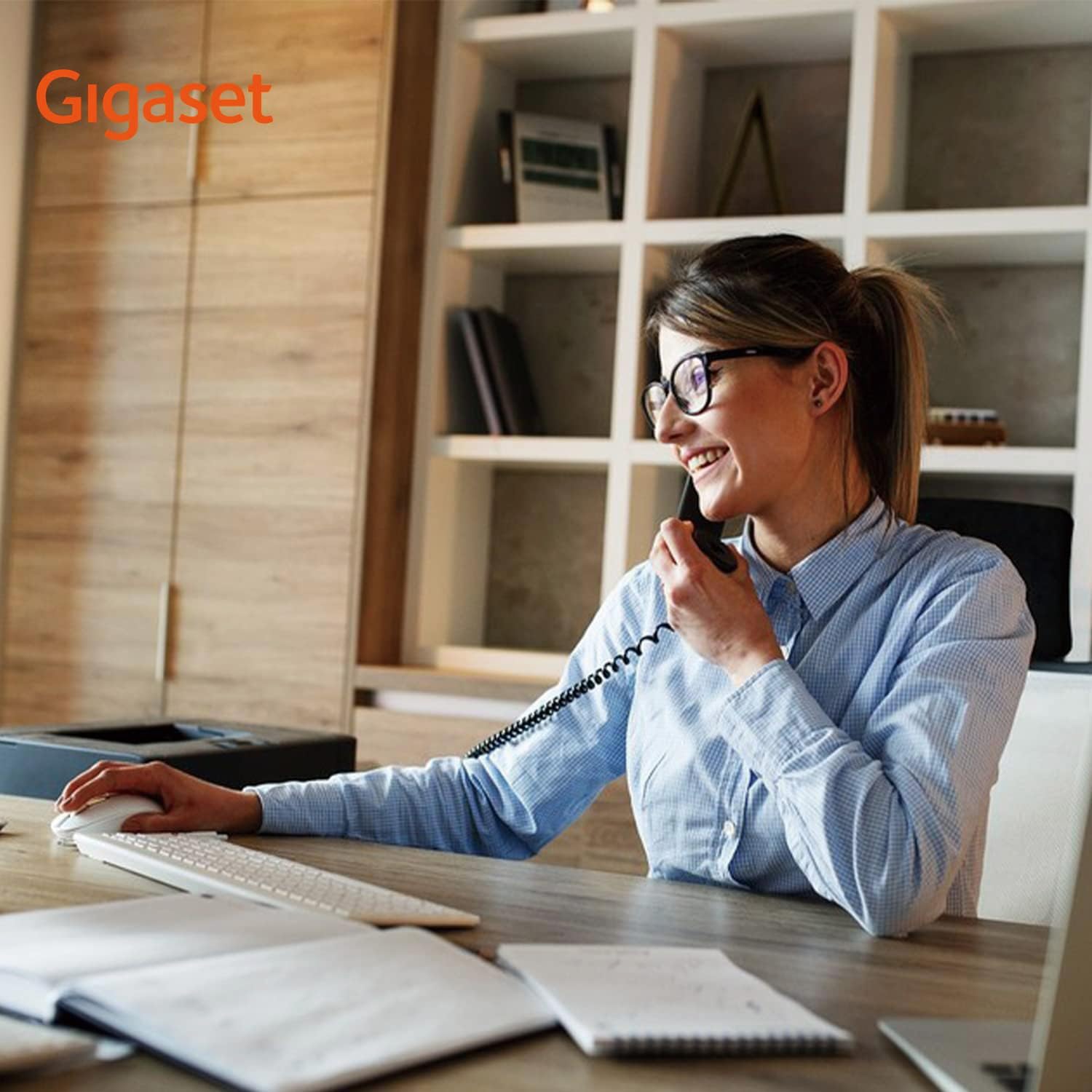 Gigaset Desk 600 - Schnurgebundenes Telefon mit 7 doppelbelegbare Direktwahltasten - Großes LCD-Display - 5 Wege Navigationstaste- Freisprechfunktion - MFV- oder Impulswahl, schwarz [Deutsche Version]