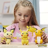 Vista 3 de MEGA Pokémon Figuras de acción juego de construcción de juguete, Pikachu, Raichu y Pichu Build n Show Pikachu Evolution Trio con pin de bola Poke