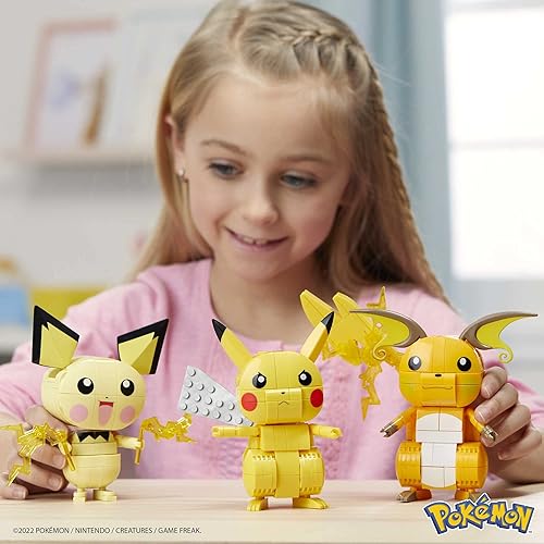 Miniatura 3 de MEGA Pokémon Figuras de acción juego de construcción de juguete, Pikachu, Raichu y Pichu Build n Show Pikachu Evolution Trio con pin de bola Poke