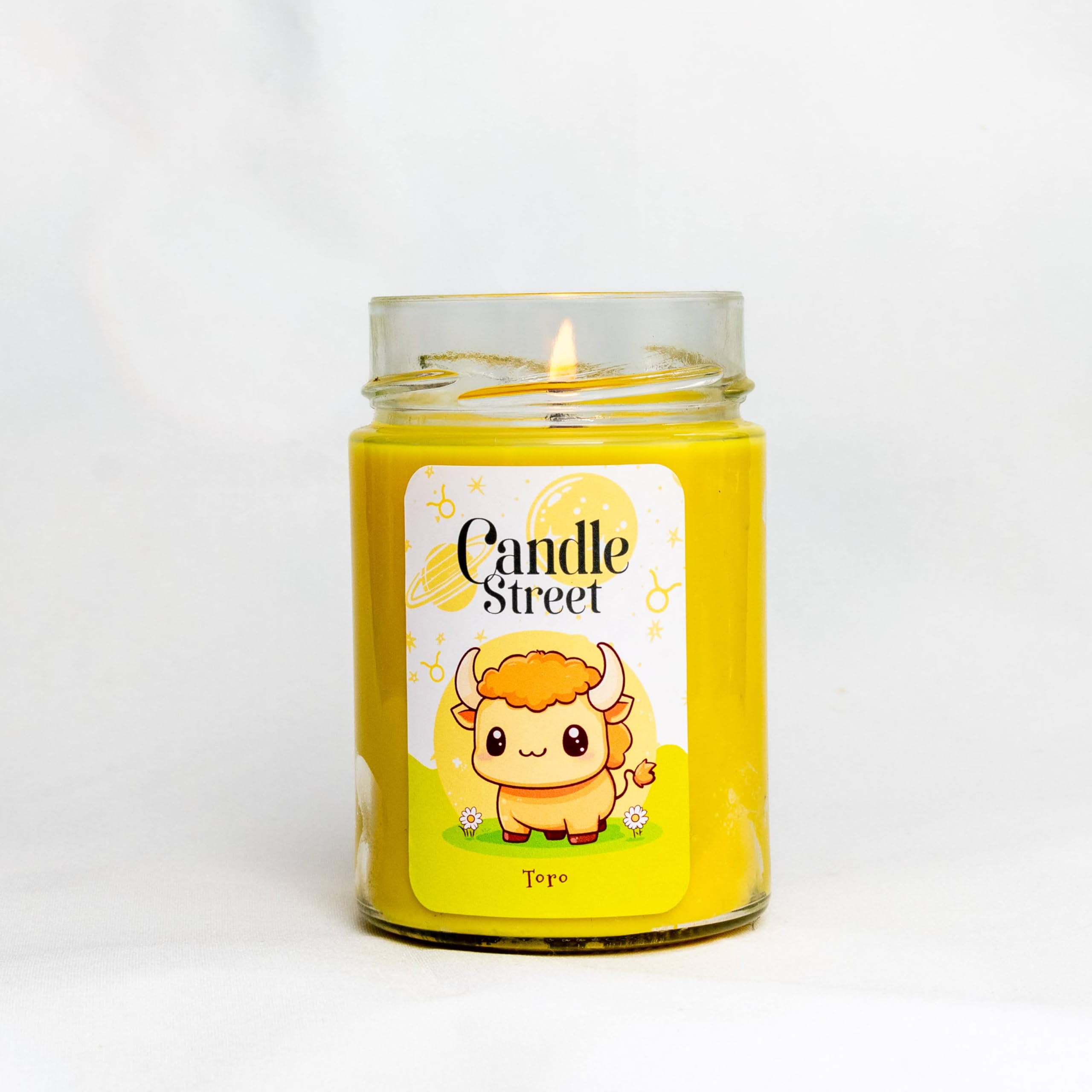 Candle Street | Świeca zodiaku Byk | Zapachowa świeca rzemieślnicza | Zapach waniliowy, drzewo sandałowe i różowe | 500 g - długa żywotność 100 h | rękodzieło, wegańskie, wyprodukowane we Włoszech