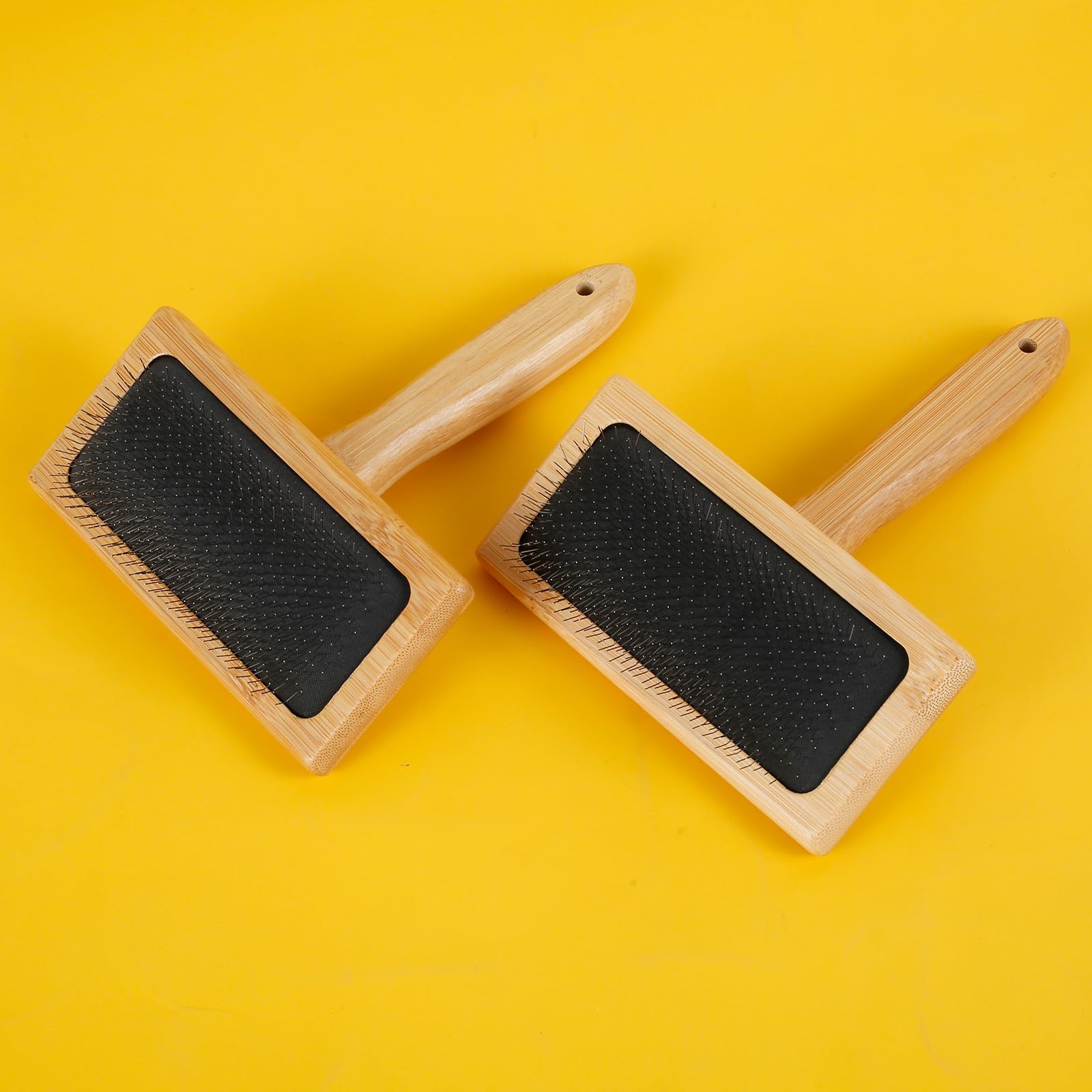 HSHGZSR 2 Pcs 12x16x3 cm Wool Carding Brushes with Bamboo Handle Professional Wool Carding Comb Multipurpose Needle Felting Brushes Hand Wool Brushes for Wool Felt Rug Tassel