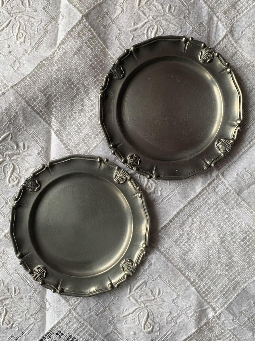 Amazon.co.jp: フランスアンティーク ピューター製 プレート 花リム 2  