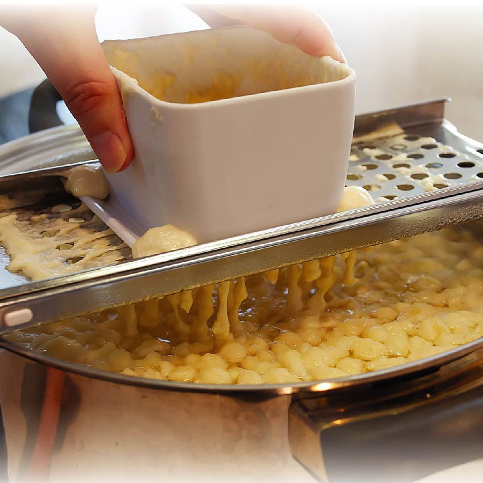 Witte spätzle rasp, spätzle pers van roestvrij staal, spätzle schaaf voor de lekkere spätzle, efficiënte spätzlemaker