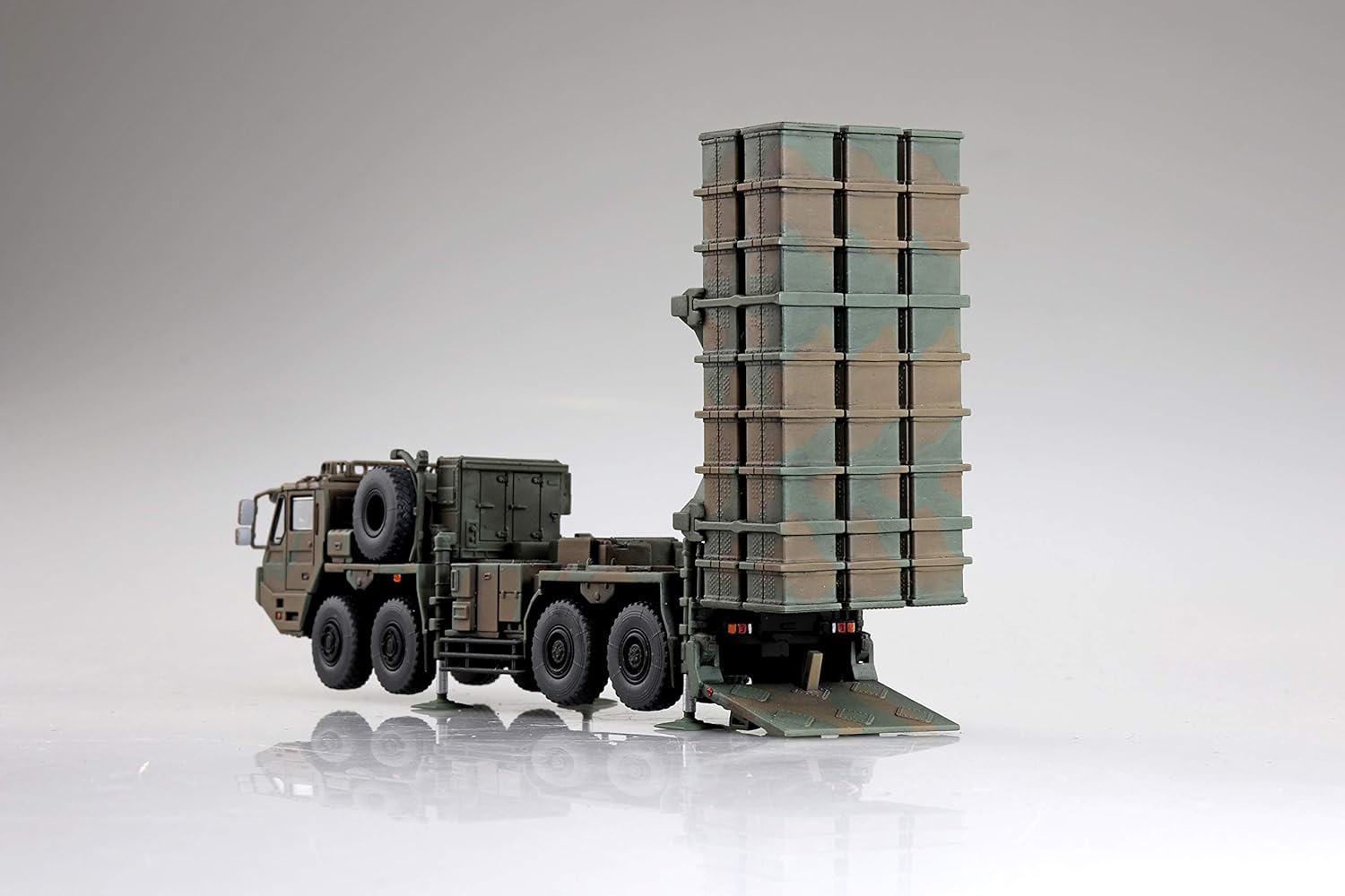 Aoshima JGSDF Type 03 Medium-Range Surface-to-Air Missile 1:72 Scale Model Kit
