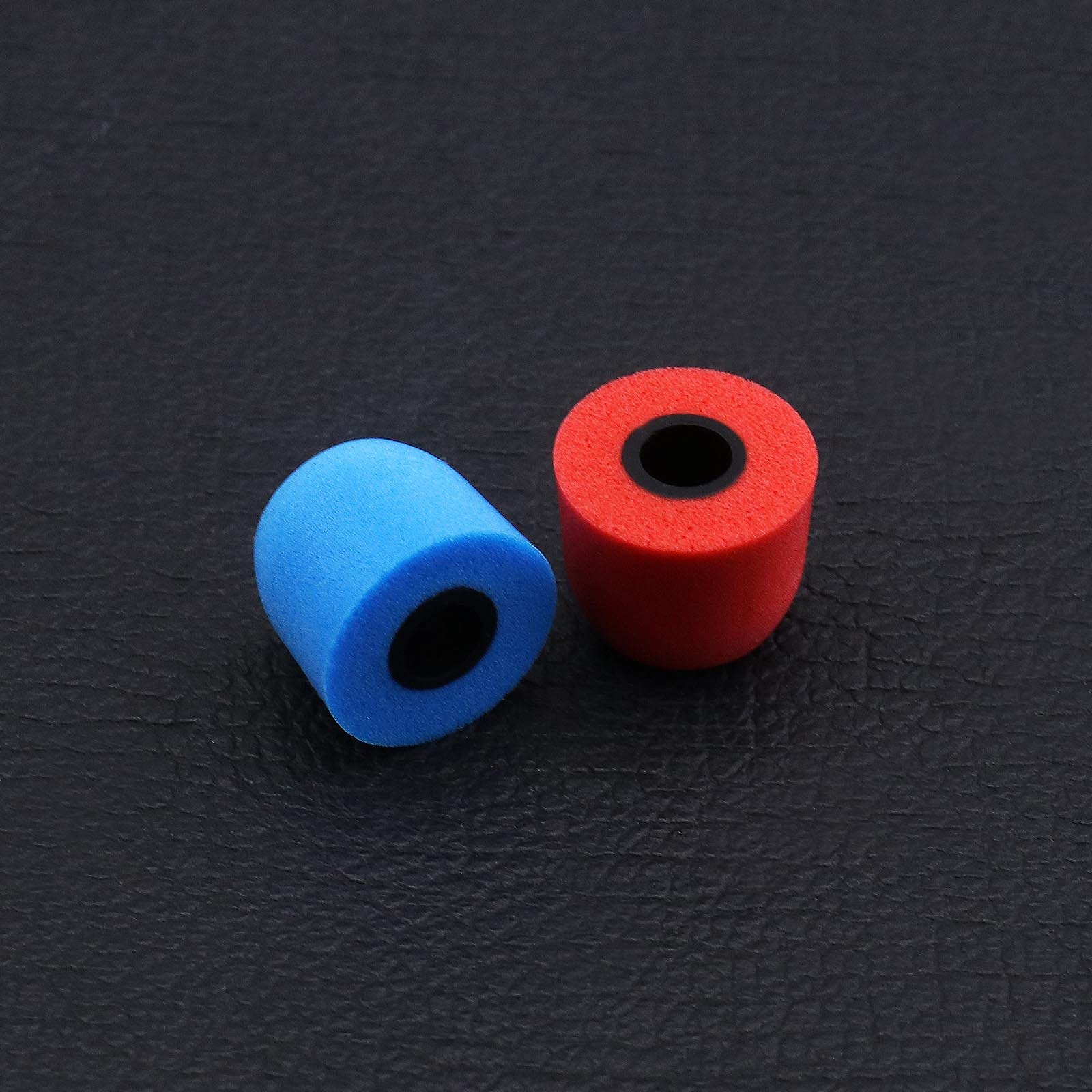 10 pares de almohadillas de espuma viscoelástica para la mayoría de auriculares de 4,5 a 5,5 mm con caja de almacenamiento que bloquea el ruido ambiental, 4 colores, negro, rojo, azul, gris