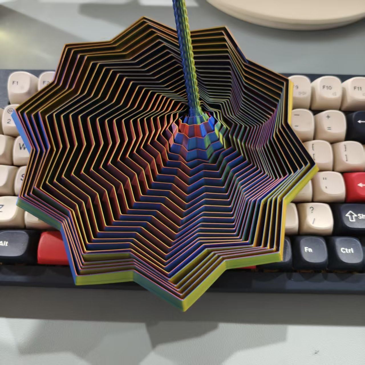 3D Printed Expanded Sensory Fidget Star，Stress-Relief Spinning Tower Toy with Handle Frustration Star Toy, for Office desks as a Stress-Relief Gifts (Red-Blue-Cyan, L-25rings)