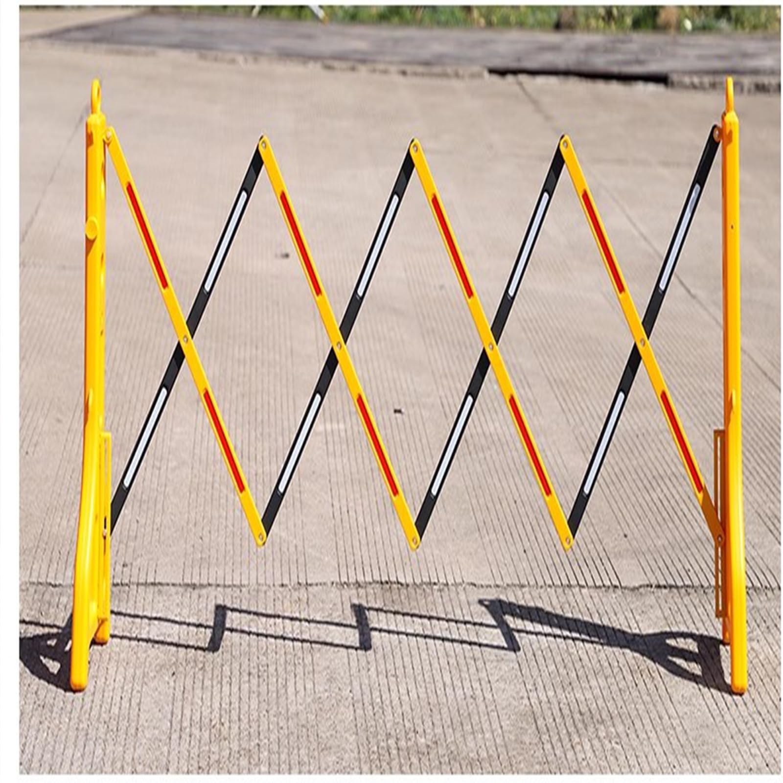 Barrière pliante extensible jaune mobile à roues pour gestion et contrôle des foules