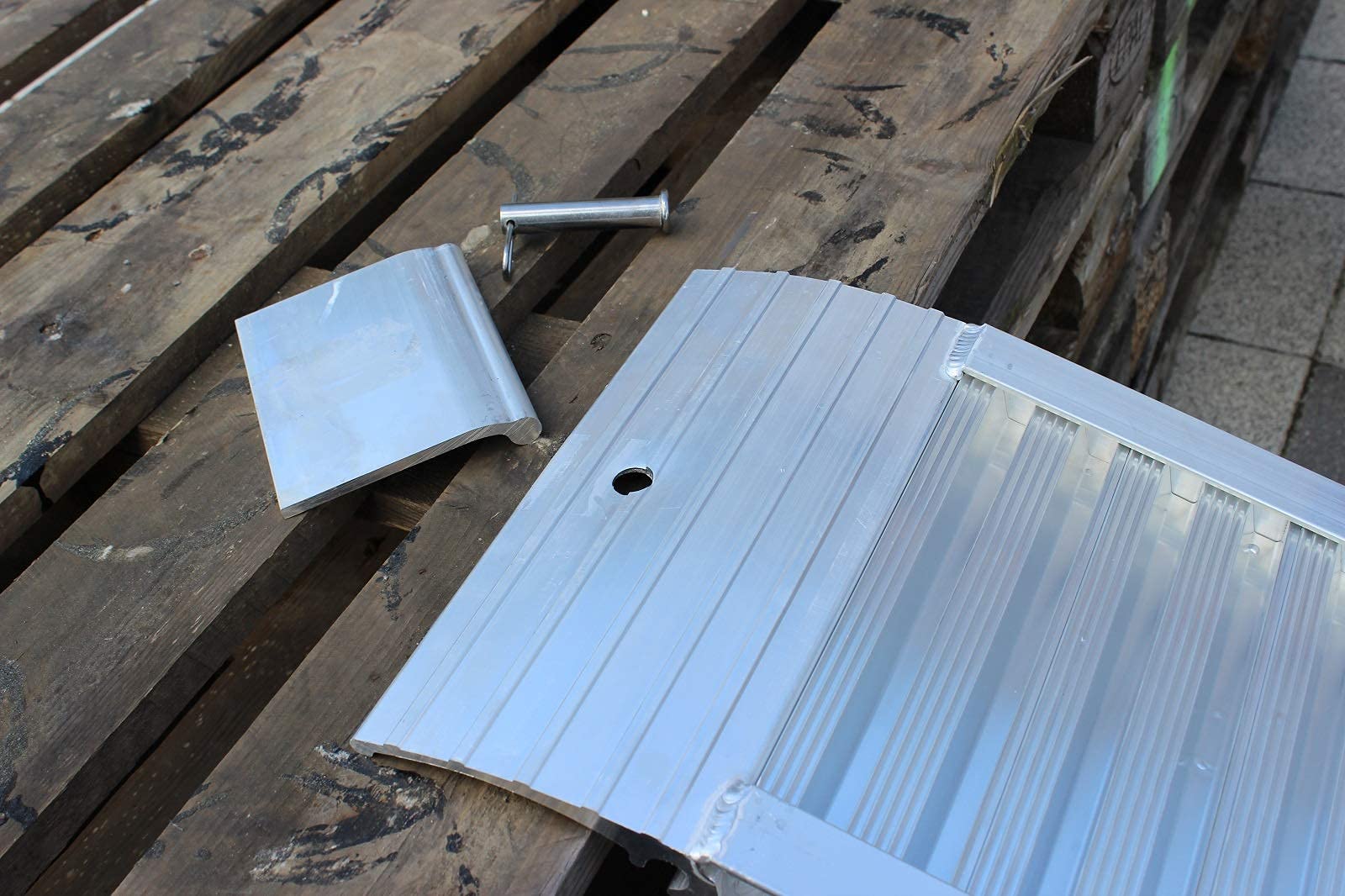 TRUTZHOLM 1x Schwerlastrampe 200 cm Aluminium Traglast 1000 kg Auffahrrampe 1t rutschfeste Oberfläche robuste Konstruktion Verladerampe für Auto Motorrad Quad Rasentraktor Maschinen