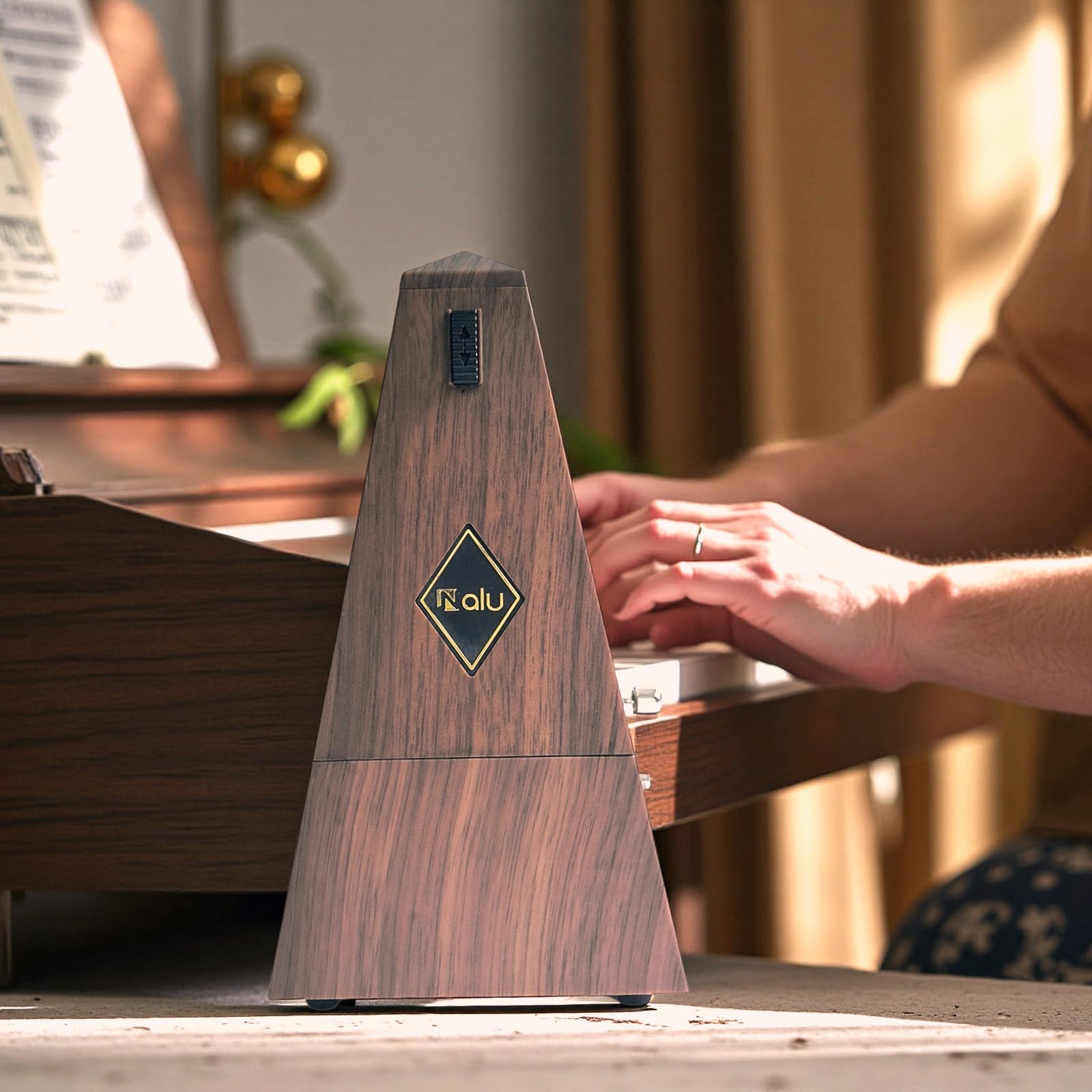 NALU Metronom - klasyczna mechaniczna nakręcana konstrukcja z dzwonkiem na fortepian, gitarę, skrzypce i wszystkie instrumenty (T-Wood Grain Brown)