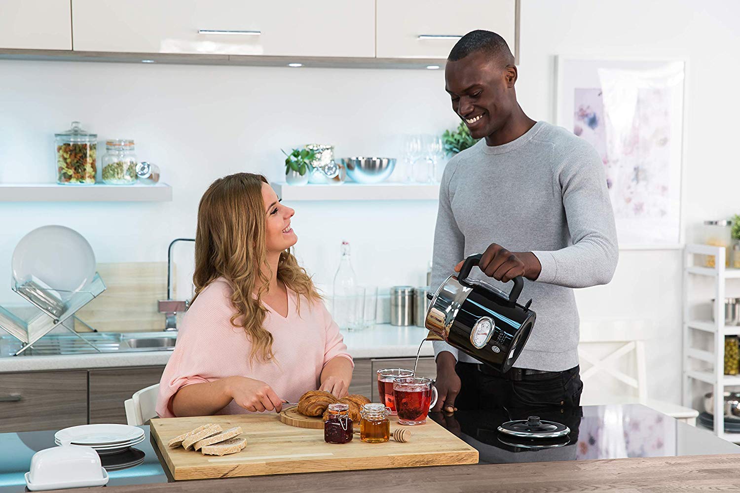 Image secondaire de Bouilloire Électrique Vintage Russell Hobbs 1,7L Noir - Ébullition Rapide et Design Élégant