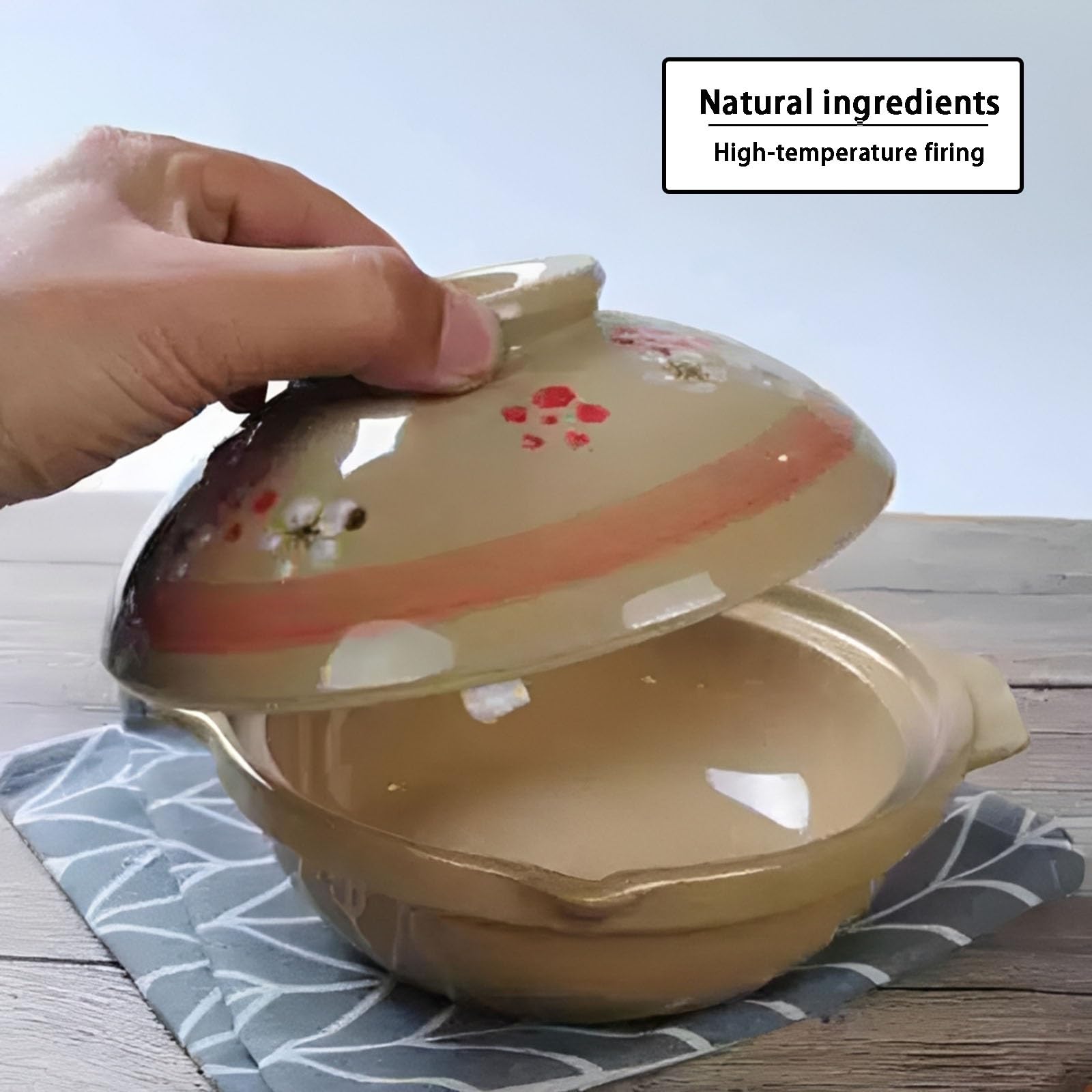 Vaso Di Argilla Giapponese Su Casseruola Di Ceramica Rotonda Isolata