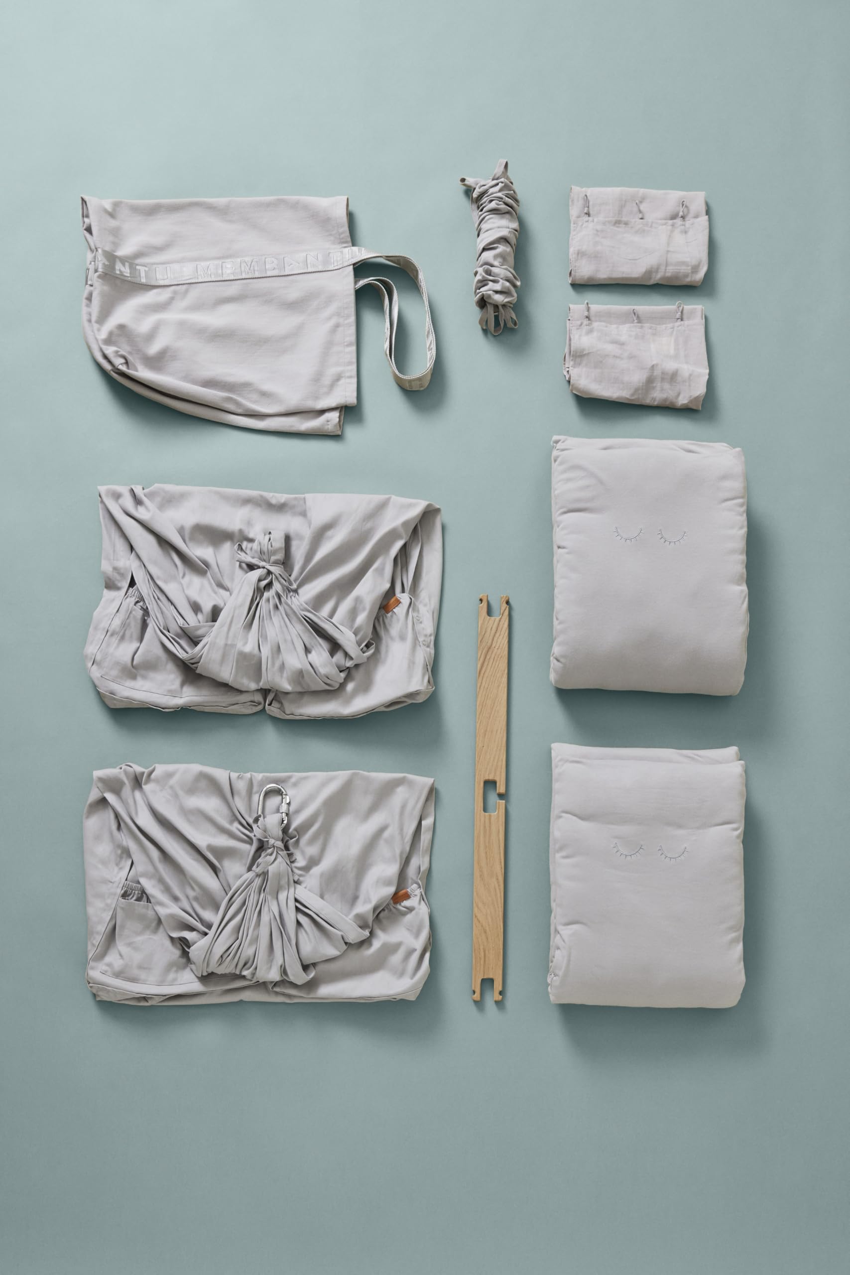 Premium Zwillingsfederwiege – Baby Federwiege für Zwillinge aus 100% Bio-Baumwolle, Matratzen mit Wollfüllung, Baldachin mit Tasche, Eichenholz Querstange, sanftes Schaukeln (Grau)