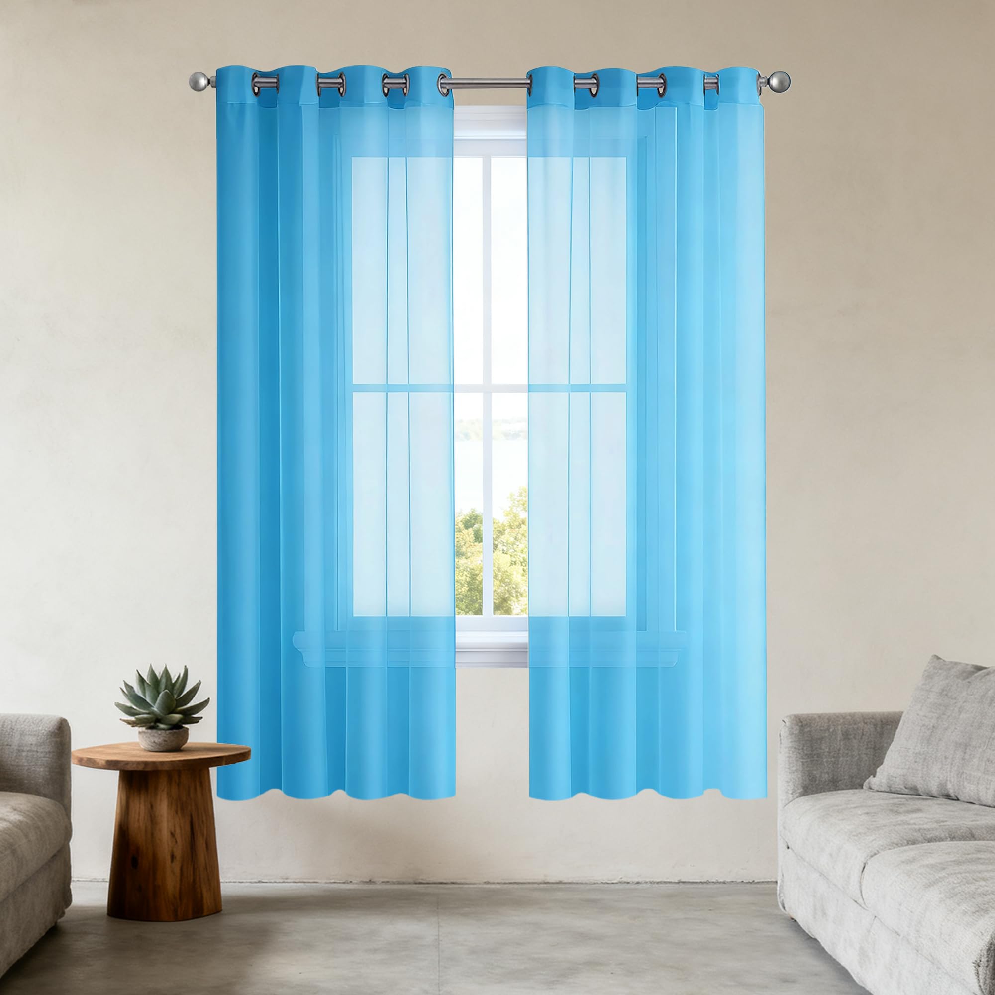 Rideaux voilage transparent contre le soleil éblouissant du balcon