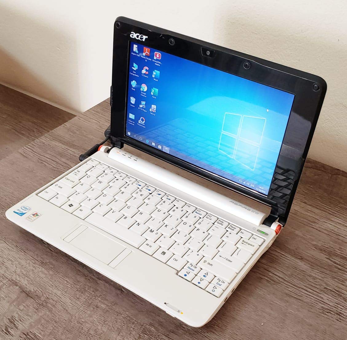 Netbook Acer Aspire One Gz5 Intel Atom 1.6ghz 1.5GB ram 120gb Ssd