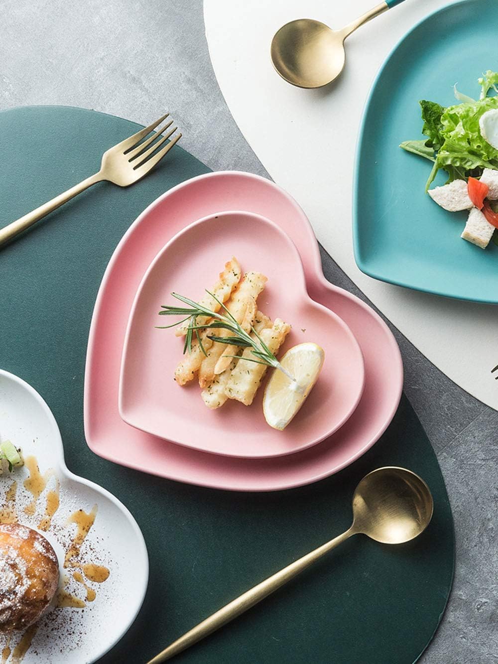 FUYU 2pcs Colorful Matte Heart Shaped Ceramic Dinner Plate for Salad, Dessert, and Steak