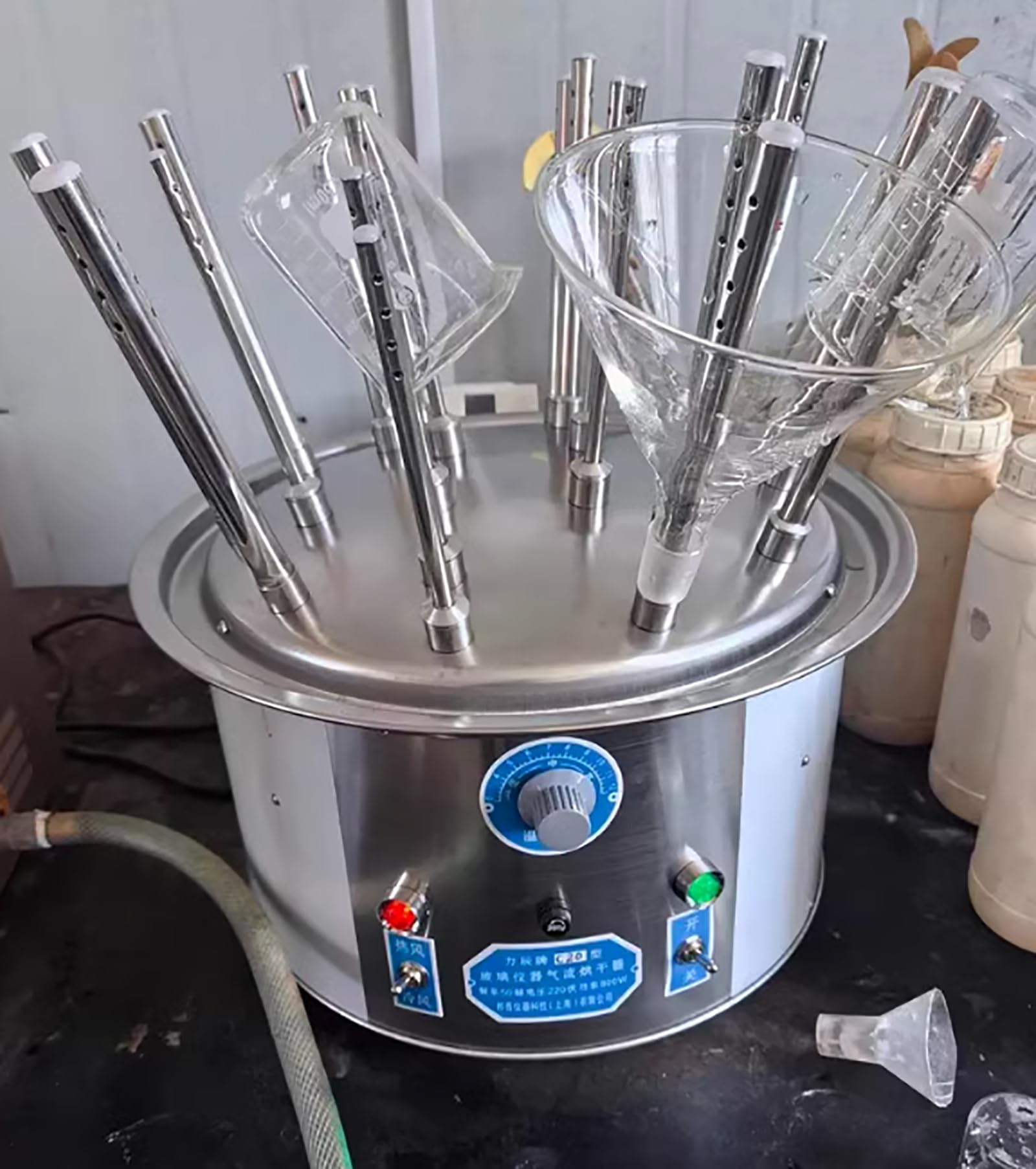 Elektryczny stojak do suszenia naczyń szklanych, laboratoryjnych probówek i zlewek, regulowany 40-120°C, prędkość wiatru 2 m/s, ochrona przed przegrzaniem