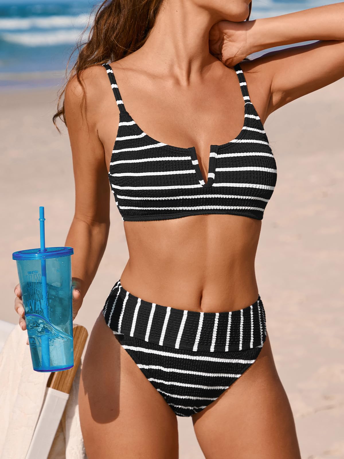 CUPSHE Bikini da donna Set Due Pezzi Costume Da Bagno Girocollo V Wire Vita Alta Blocchi Di Colore Cinghie Regolabili Texture