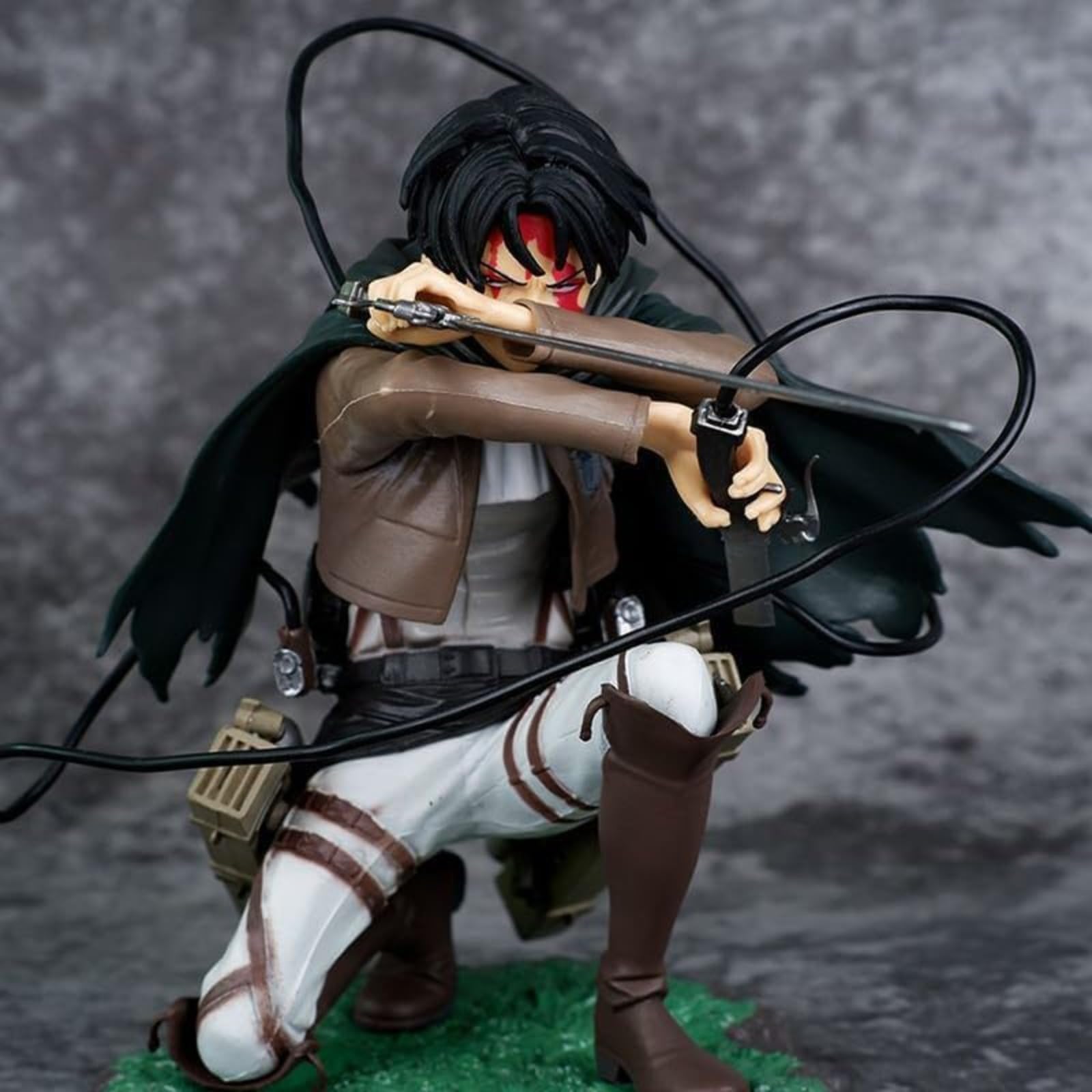 Amazon.co.jp: 進撃の巨人 エルヴィン スミス リヴァイ フィギュア