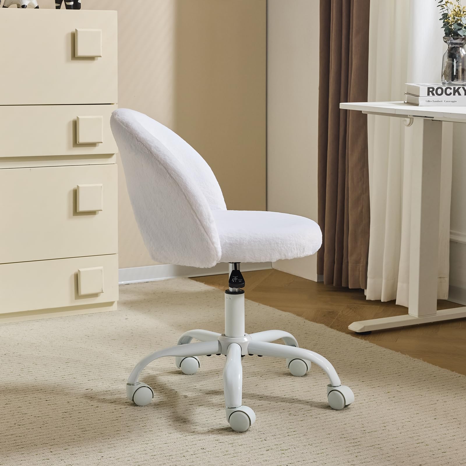 Bonnlo Chaise de Bureau Esthétique sans Accoudoirs, Petite Chaise Confortable, Fauteuil de Coiffeuse avec Support Lombaire, Chaise Pivotante pour Bureau, Chambre, en Fourrure de Lapin (Blanc)