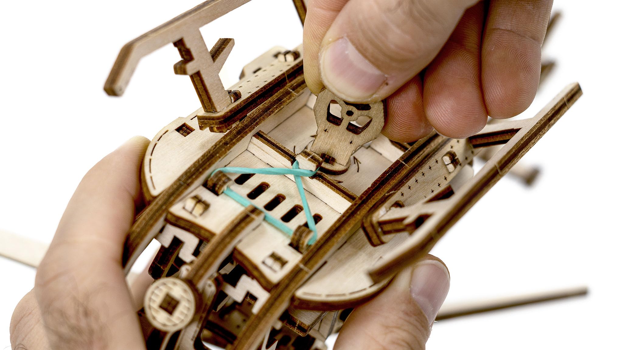 Revell Tiny Adventures Hélicoptère Maquette en bois échelle 1/30 avec moteur Pull Back & Go rotor 30 cm