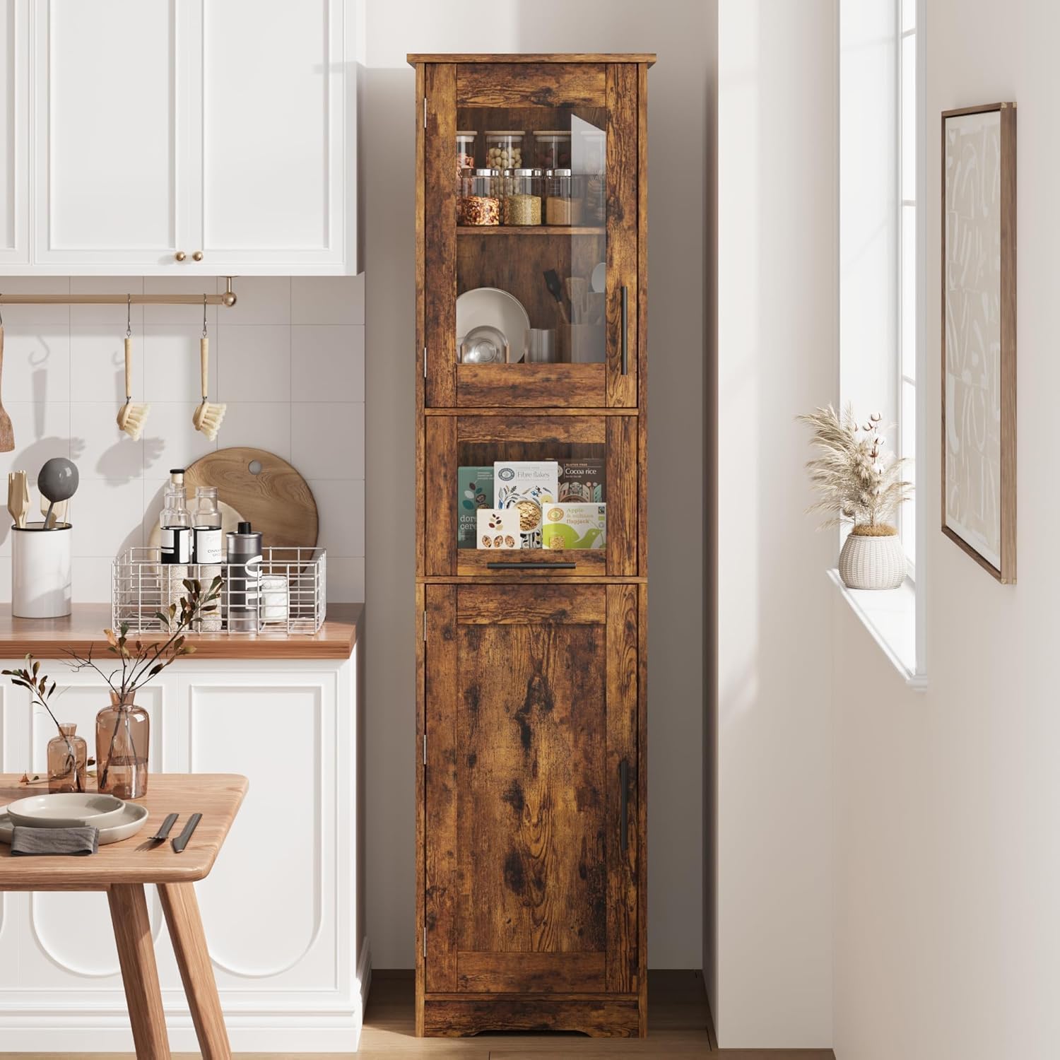 Armario alto retro de cocina y salón para organizar estancias pequeñas