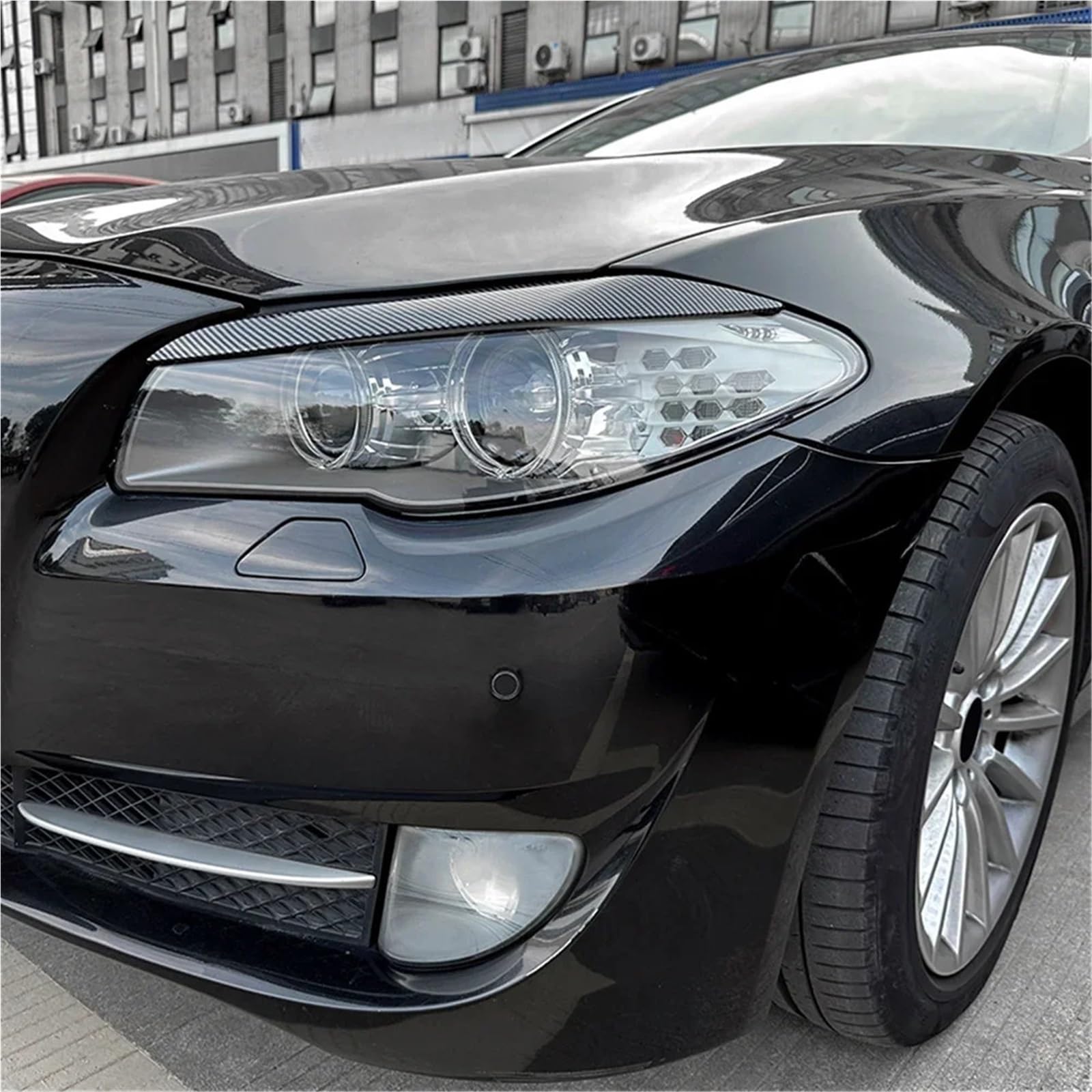 2 pegatinas 3D ABS para párpados con diseño de cejas malvadas para BMW F10 F11 Serie 5 518d 520d 523i 530i 530d 550i M5 2009-2017 Embellecedor de párpados(A)