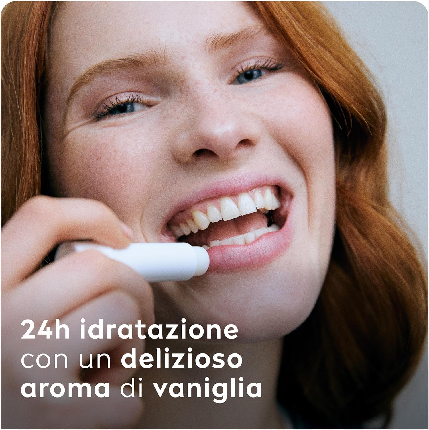 Labello Vanilla Buttercream 4.8 g, Burrocacao labbra con profumazione alla vaniglia, Balsamo labbra con oli naturali e senza oli minerali, Lip balm morbido e idratante per 24 ore