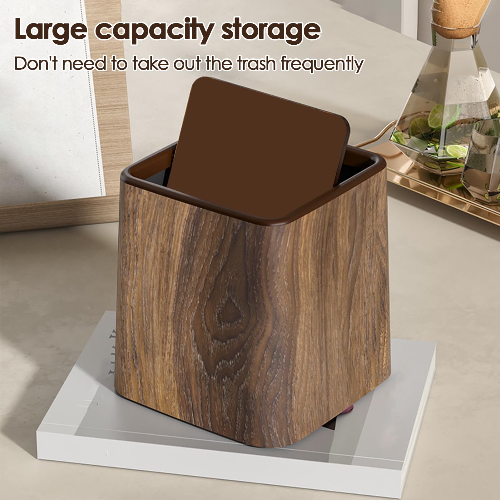 Mini-déchets Can 5,79 pouces PP Small Desk Bin avec conception de grains en bois rétro et couvercle