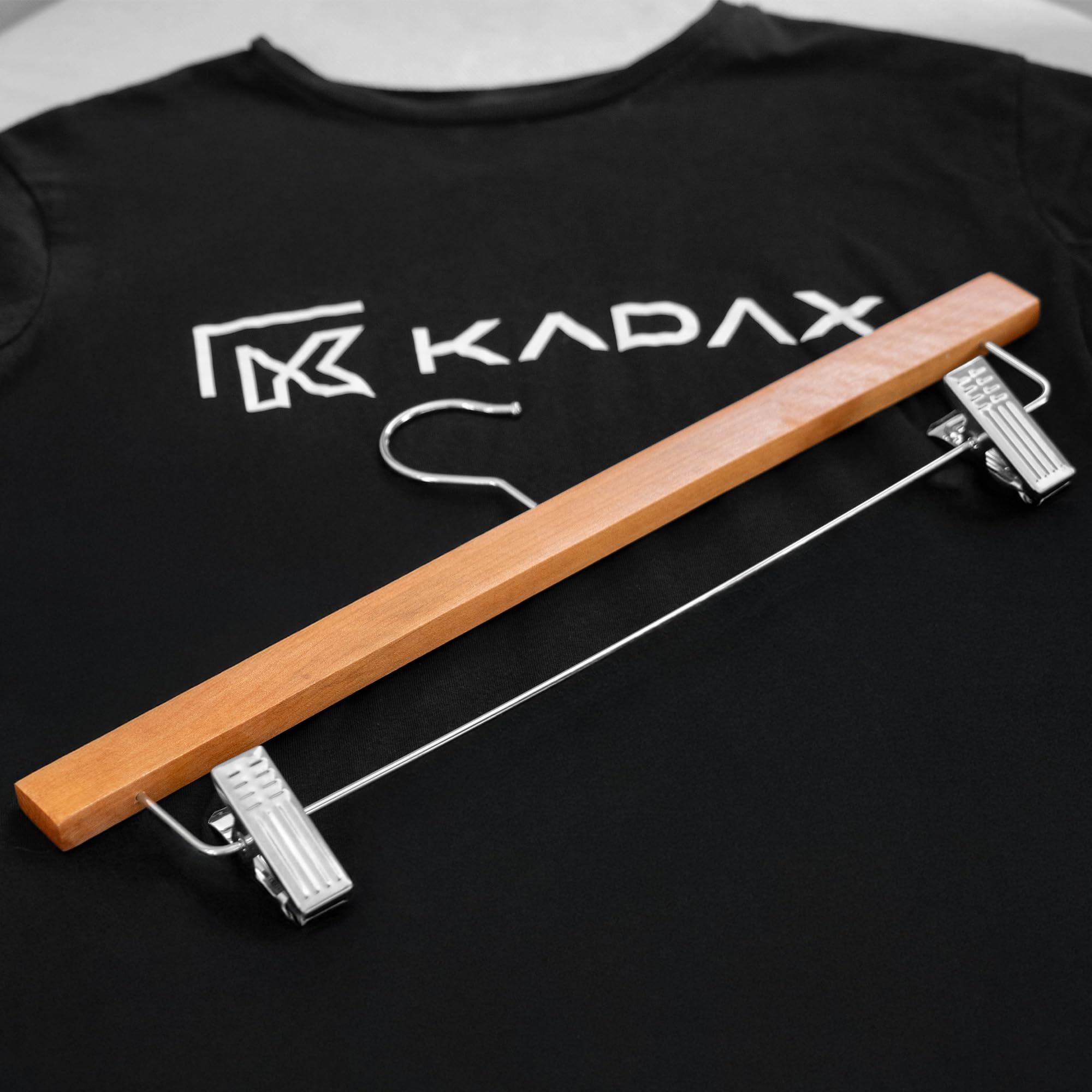 KADAX 6er Set Kleiderbügel aus Holz, Holzbügel mit Klemmen, Rockbügel, Jackenbügel, Hosenbügel, Anzugbügel, Holzkleiderbügel, Hosenkleiderbügel (Modell 1)