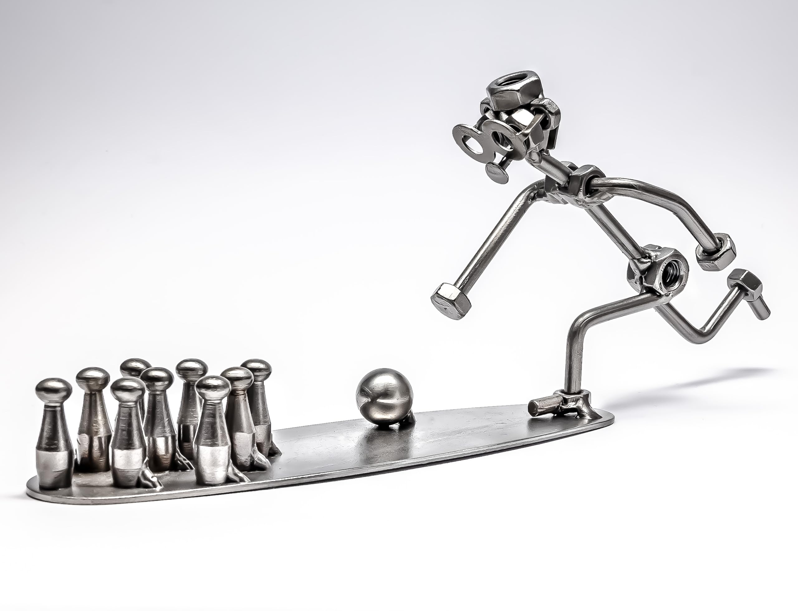 STEEMO Original Schraubenmännchen Figur: Kegeln – Handgefertigte Metall-Deko aus Stahl, kreative Kegel-Skulptur und Geschenkidee für Kegler & Bowling-Fans, 31x6x12 cm