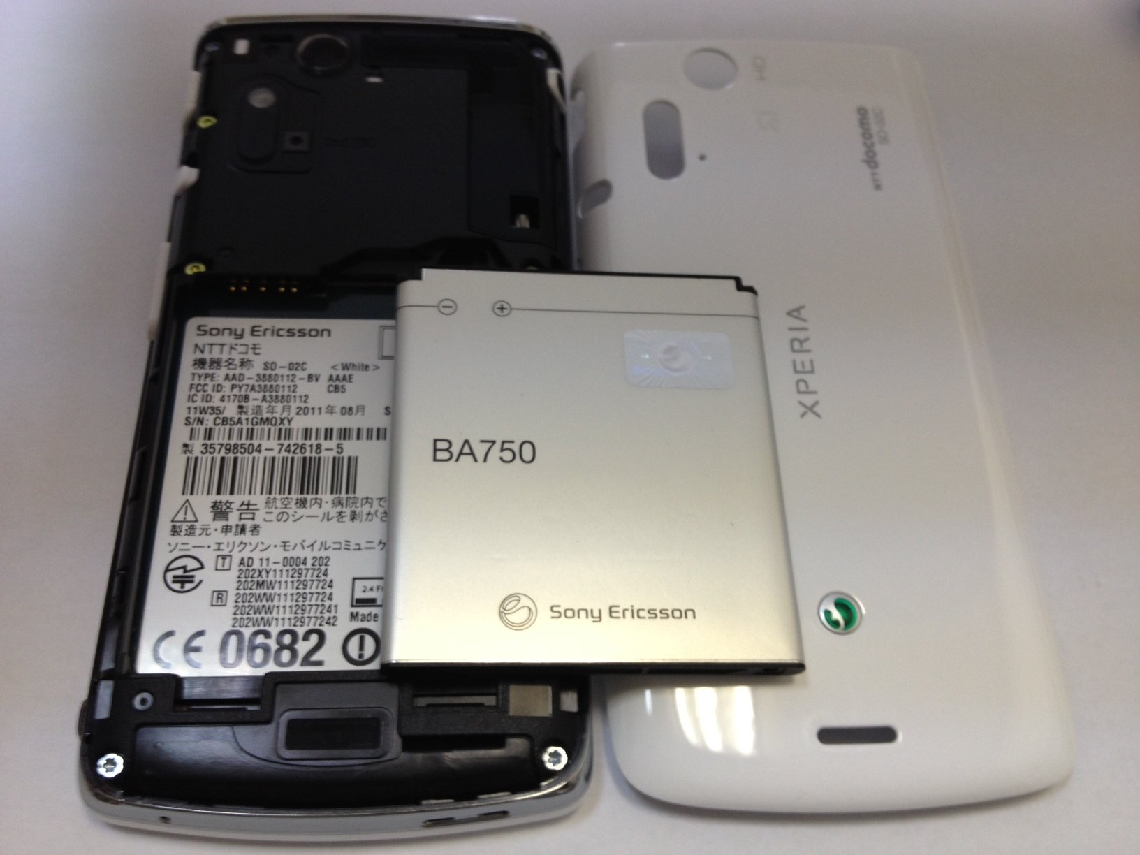 Amazon | 白ロム docomo XPERIA ACRO SO-02C ホワイト | ソニー