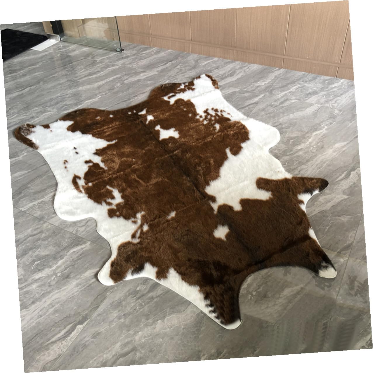 Tapis Doux Confortable et Chaleureux Motif Peau de Vache Marron Imitation Cuir Léger et Décoratif Tapis de Sol Touffeté pour Salon ou Chambre