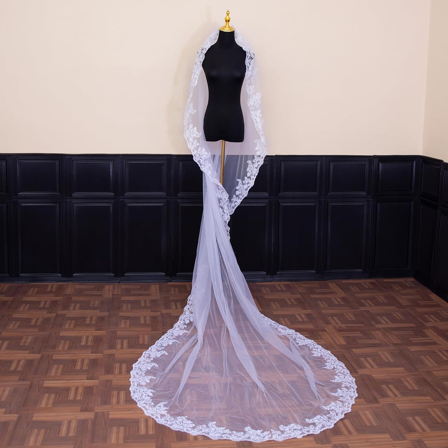 Bridal Veil Lace Flower Wedding Veil,1 Tier Cathedral Fingertip Length Veils with Metal Comb