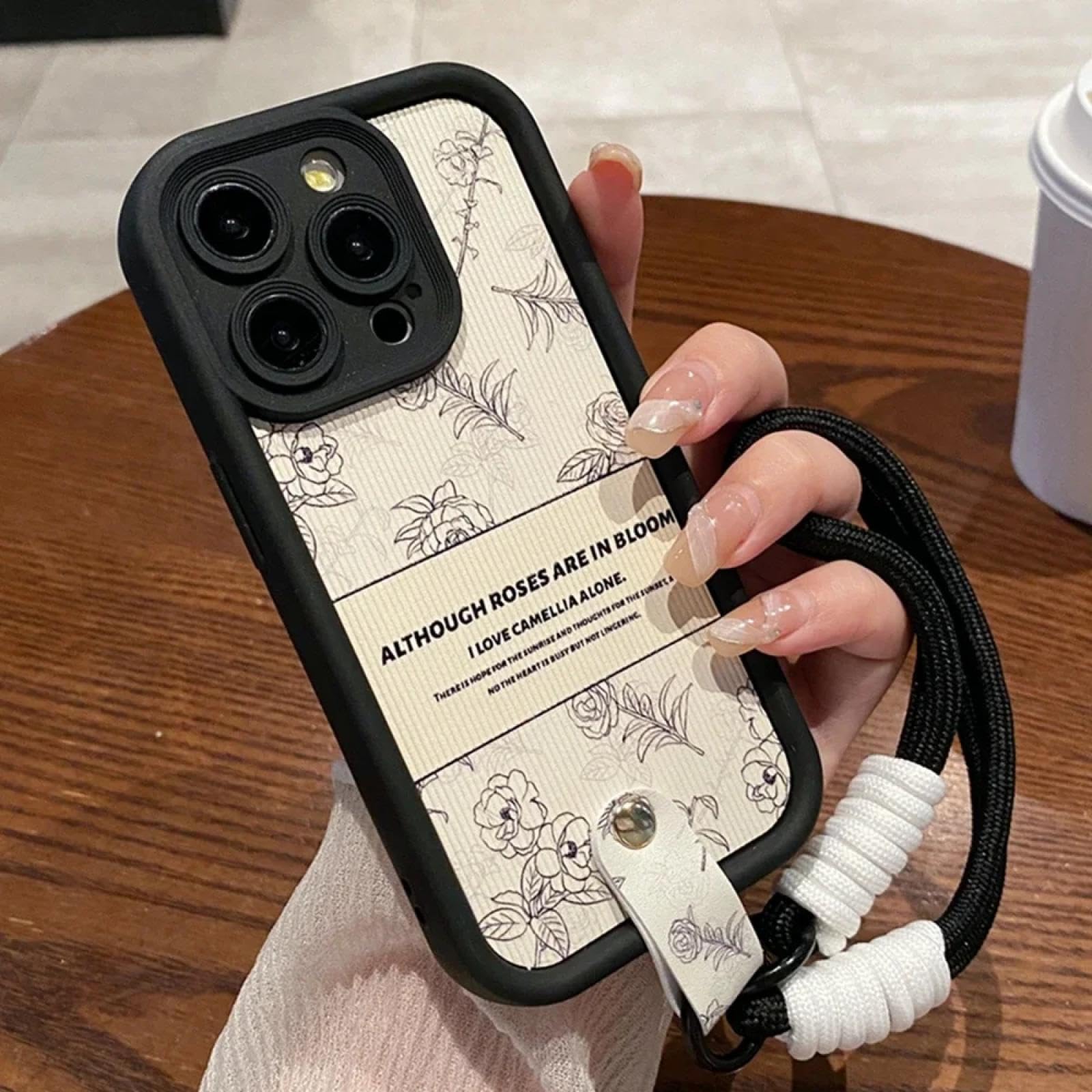 Coque iPhone 16 Pro silicone évite les chutes accidentelles avec sa dragonne - 8