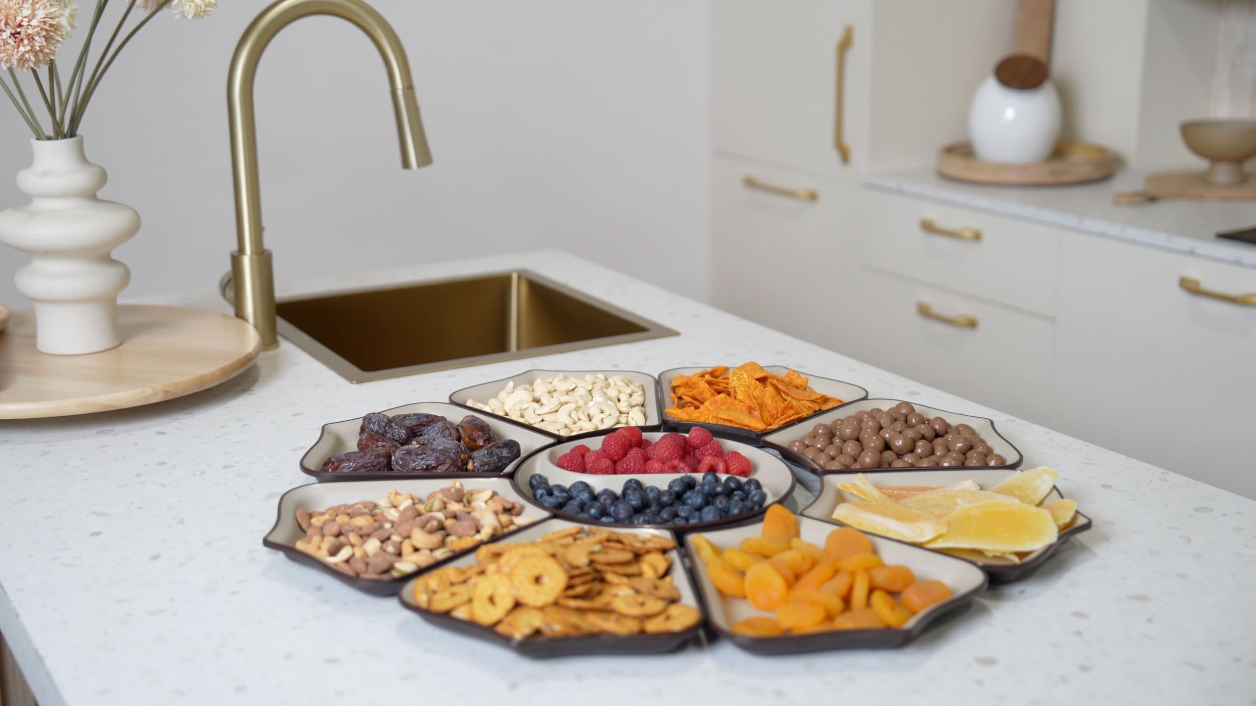 9 Compartiments pour fête, Plateau de Service comme Planche à Fromage, buffets, sandwichs, collations, sushis, Fruits, Noix - Multifonctionnel - Réutilisable