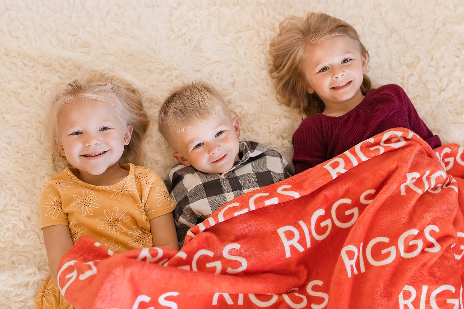 Hickory Hollow Designs Personalized Name Blanket, Choice of Color & Font, Customized Minky Throw Blankets, Couch & Bedroom Decor, Fluffy Soft & Warm Bedspread, Minimalist, (Monochrome, 50" x 60")