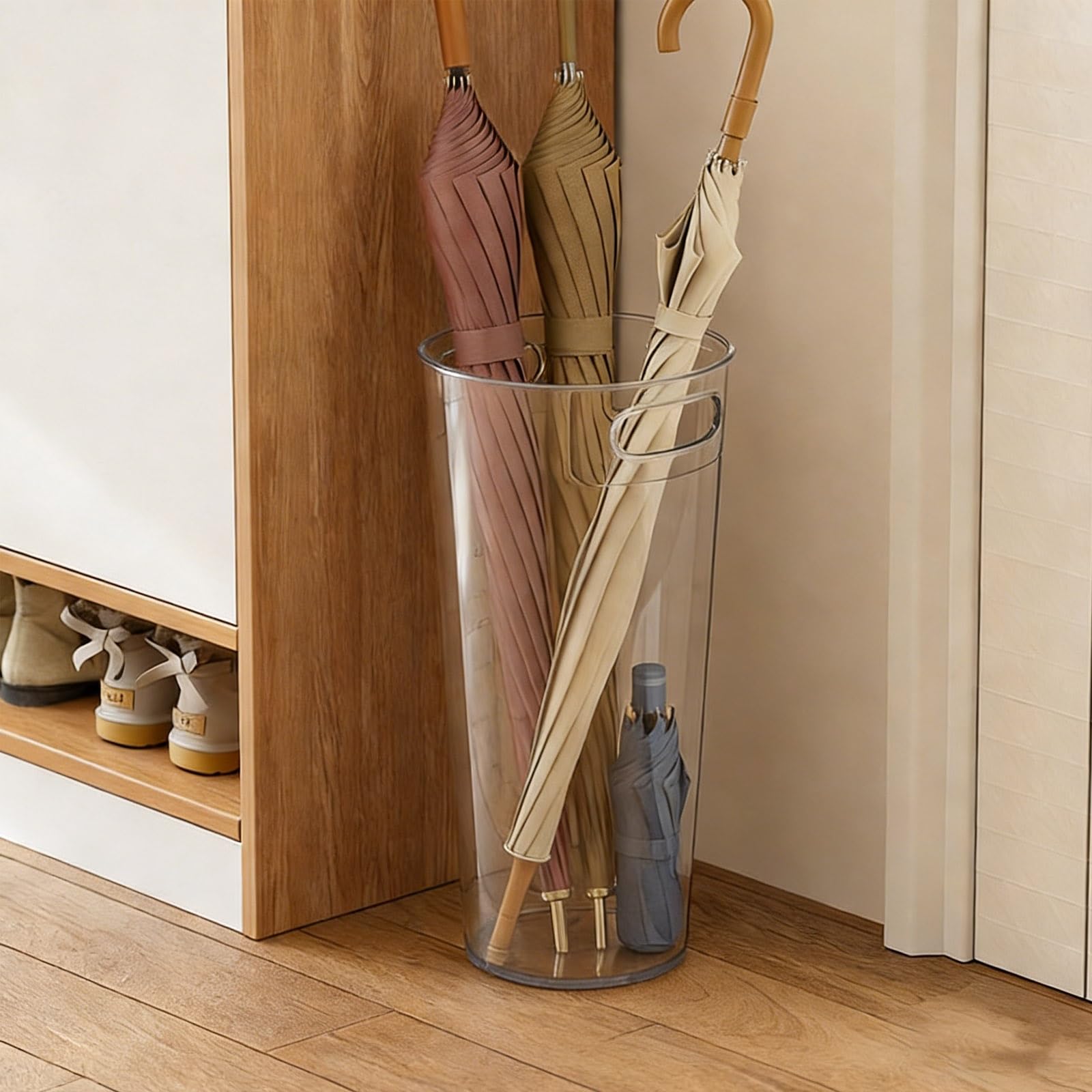 Niche et coin pour parapluies de couloir et l'entrée de maison