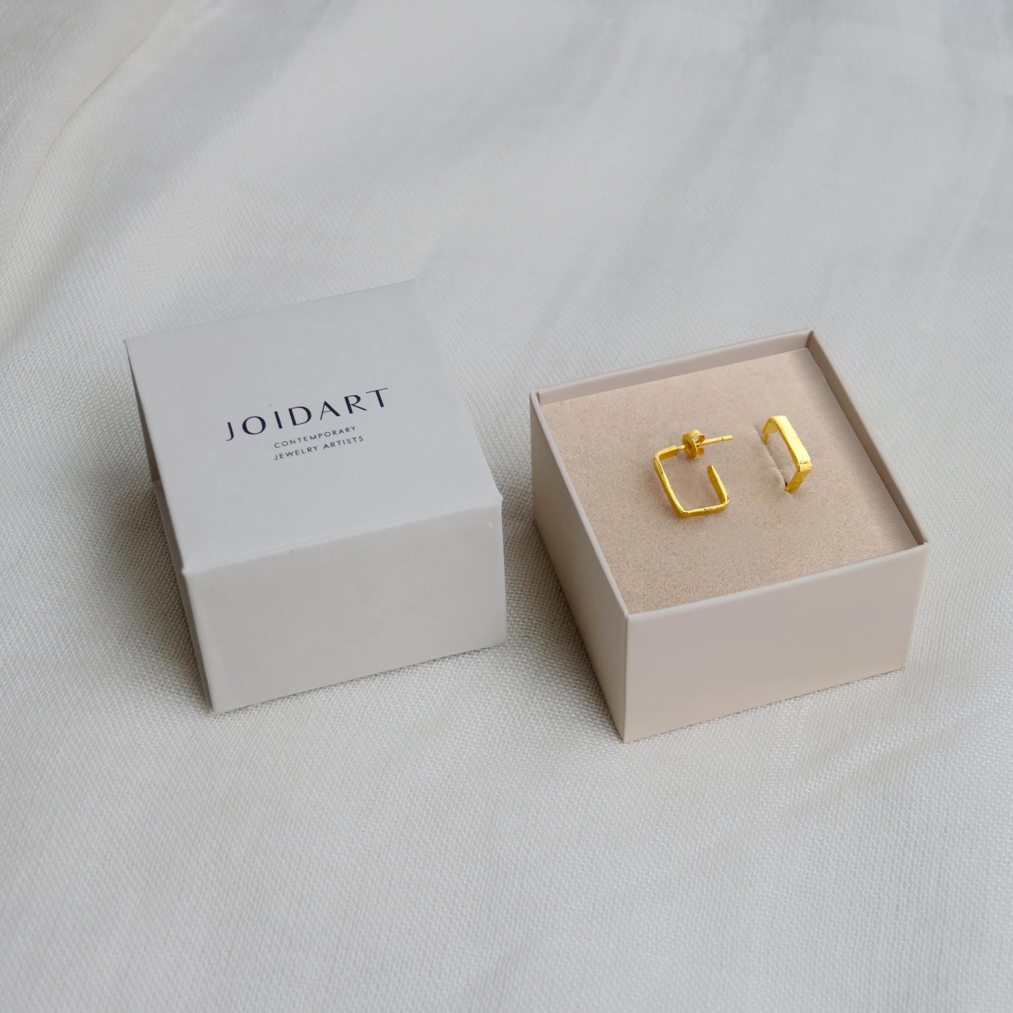 PENDIENTES DORADOS LIGNIS PEQUEÑOS | Diseñados por Joidart Lab | Colección Lignis | Latón con baño de oro de 24K | Acabado brillante