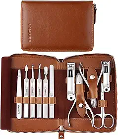 FAMILIFE Conjunto de manicure profissional, kit de cortadores de unhas 11 em 1, kit de ferramentas de pedicure de aço inoxidável com estojo portátil de viagem de couro marrom para