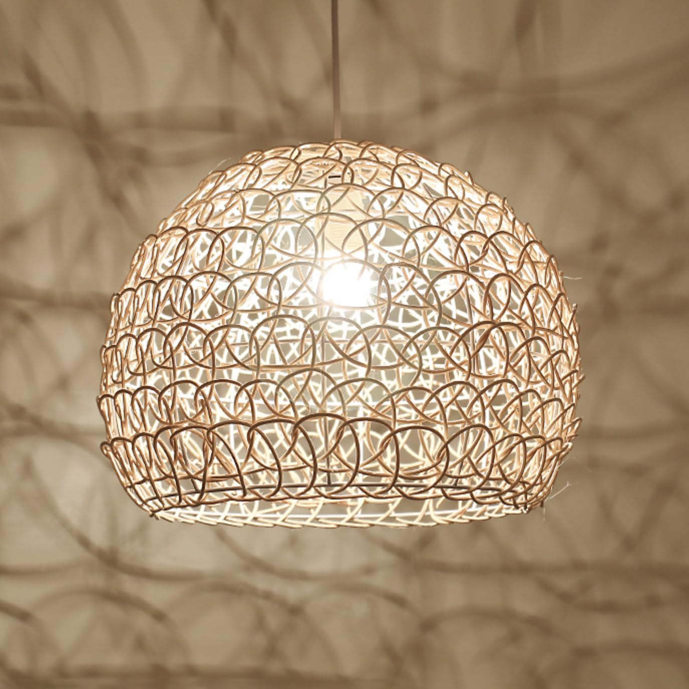 Lampada a sospensione cava in rattan Paralume intrecciato a mano Plafoniera Lampadario Lampada da soffitto Lampada decorativa per soggiorno, ristorante, caffetteria, bar