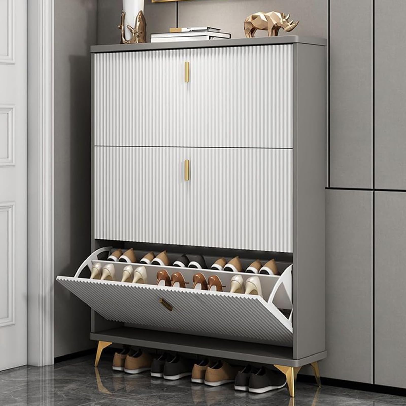 Meuble à chaussures au design épuré et fin pour une entrée contemporaine