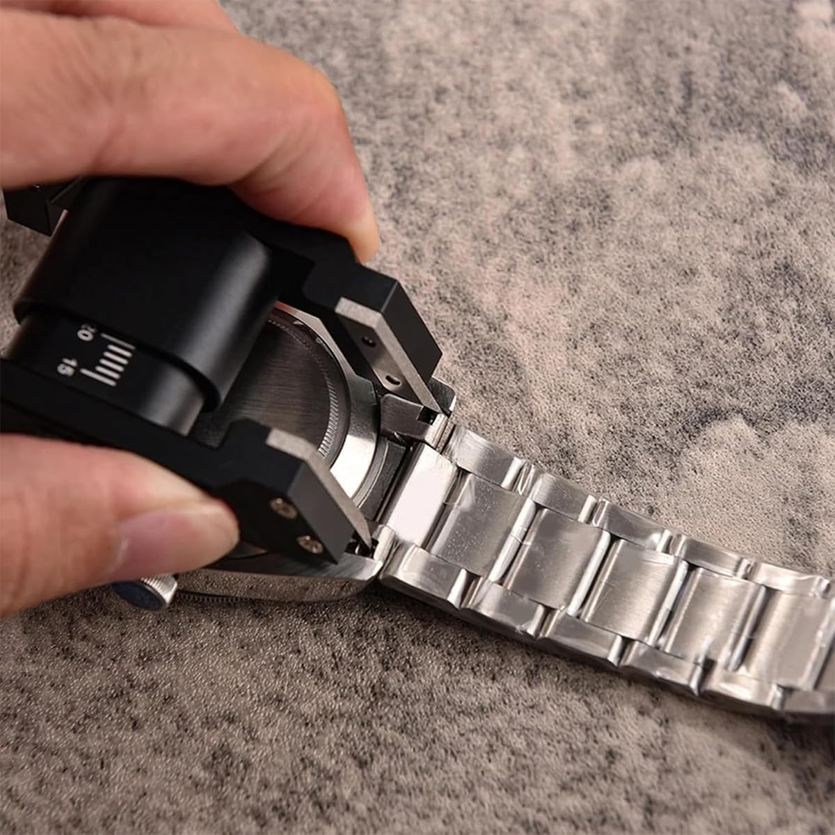 Handliches Uhrenpinzetten Set: Volle Kontrolle und Stabilität für müheloses Entfernen von Uhrenarmbändern. Kompaktes Werkzeug zum Entfernen von