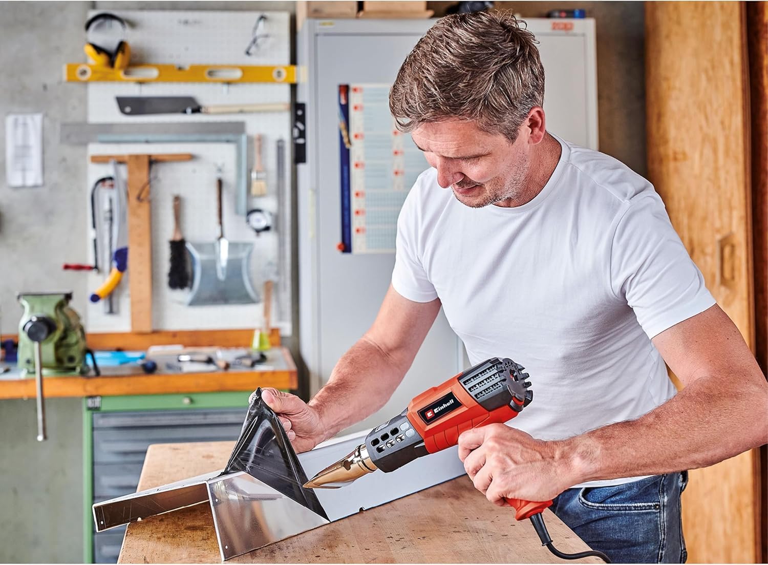Einhell Décapeur Thermique Te-HA 2000 E | 2000 W | 3 niveaux de température 50-550° | réglage du débit d’air | air froid | nombreux accessoires de buse