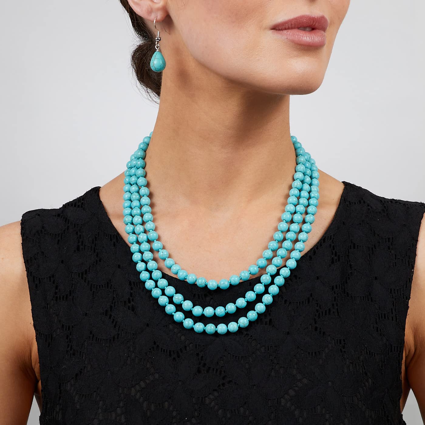 Superbe collier de perles rondes de 8 mm avec trois rangées de pierres turquoises pour femme.