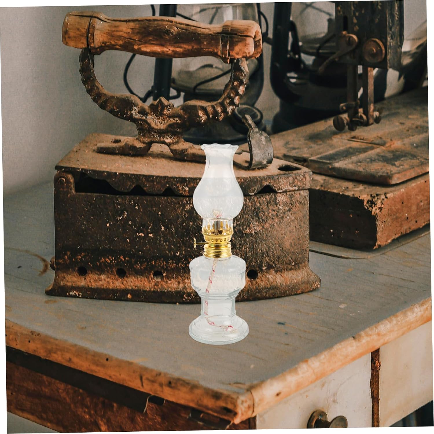 Garneck 2sets Retro Kerosene Oil Light Vintage Style Lamp Handheld Oil Emergency Lighting Kerosene Lantern