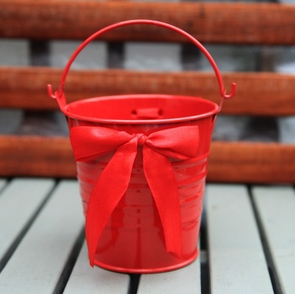 METAL TIN FLOWER BUCKET WITH RIBBONS POT CONTAINER WEDDING FAVOURS 10.5CM (red)