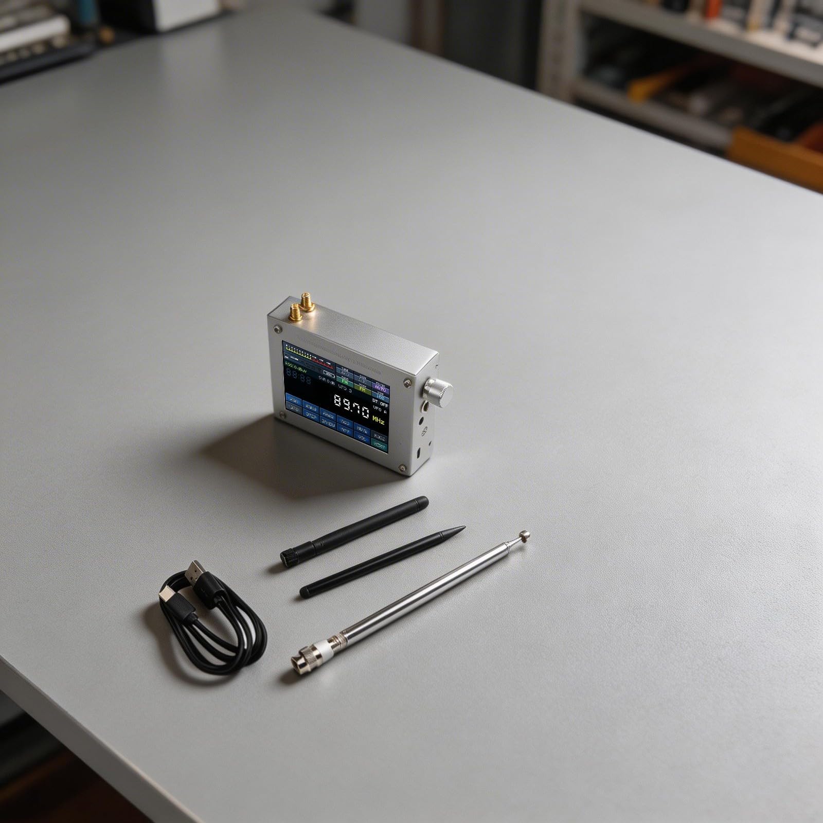 Récepteur radio numérique en aluminium compact 115 x 85 mm